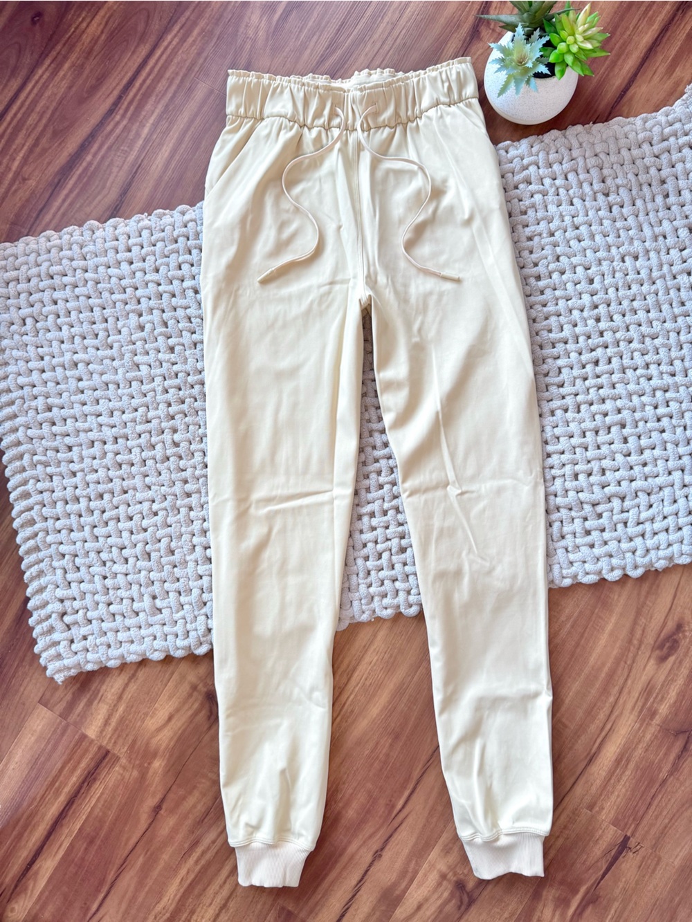 Lululemon | Women’s Stretch High-Rise Full Length Jogger in Finch Yellow | 4